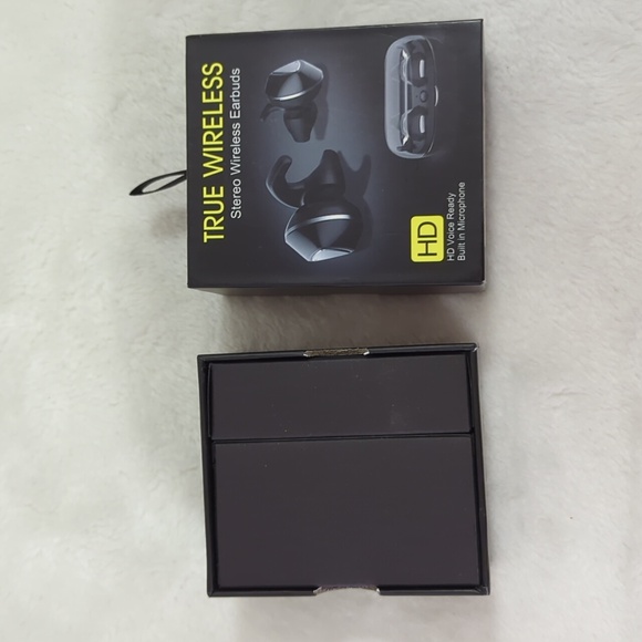 True Wireless stereo earbuds NWT - Picture 2 of 6